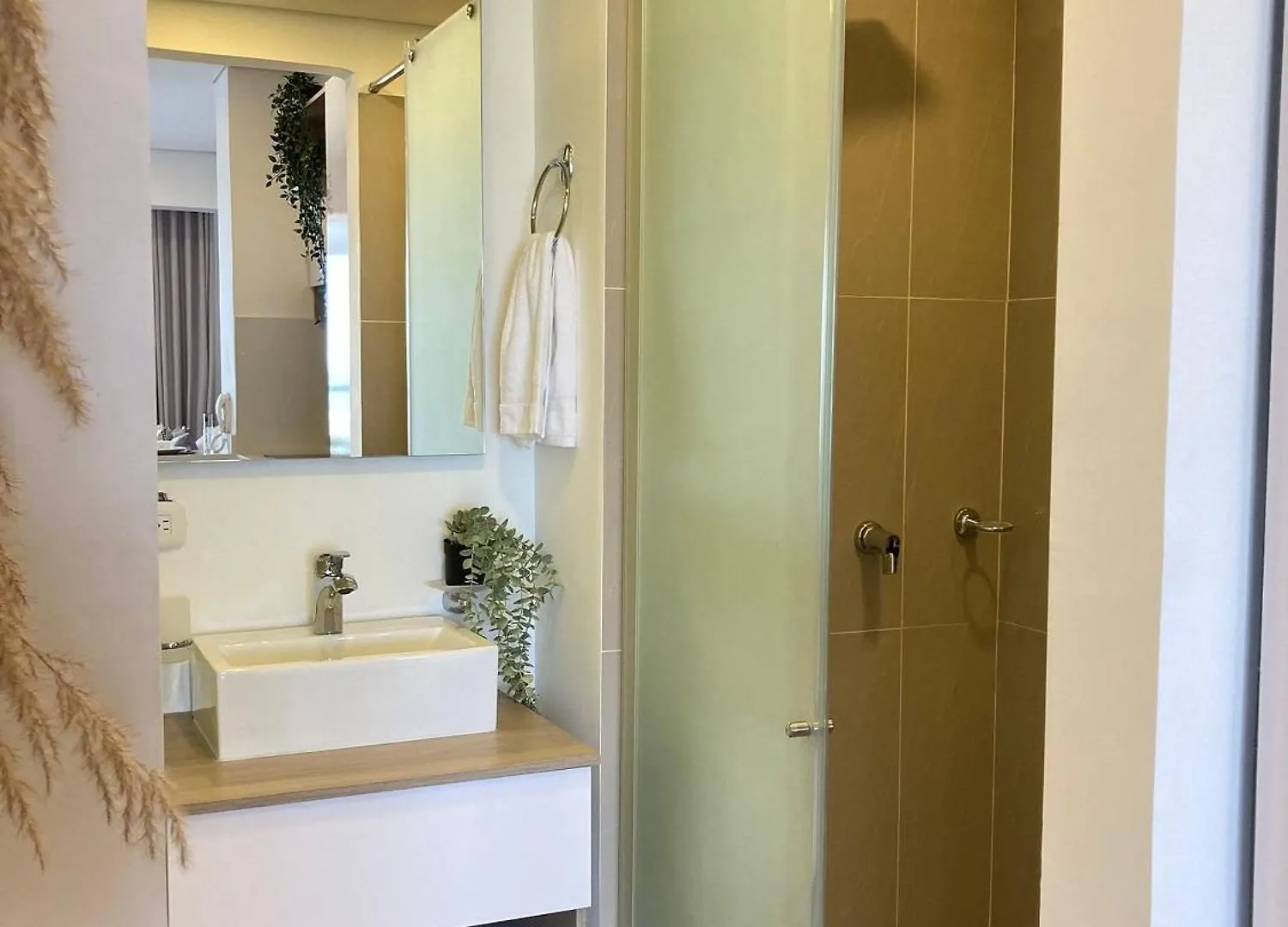 Cb1242 Crespo Suite Frente Aeropuerto Vista-Lago Cartagena Colombia
