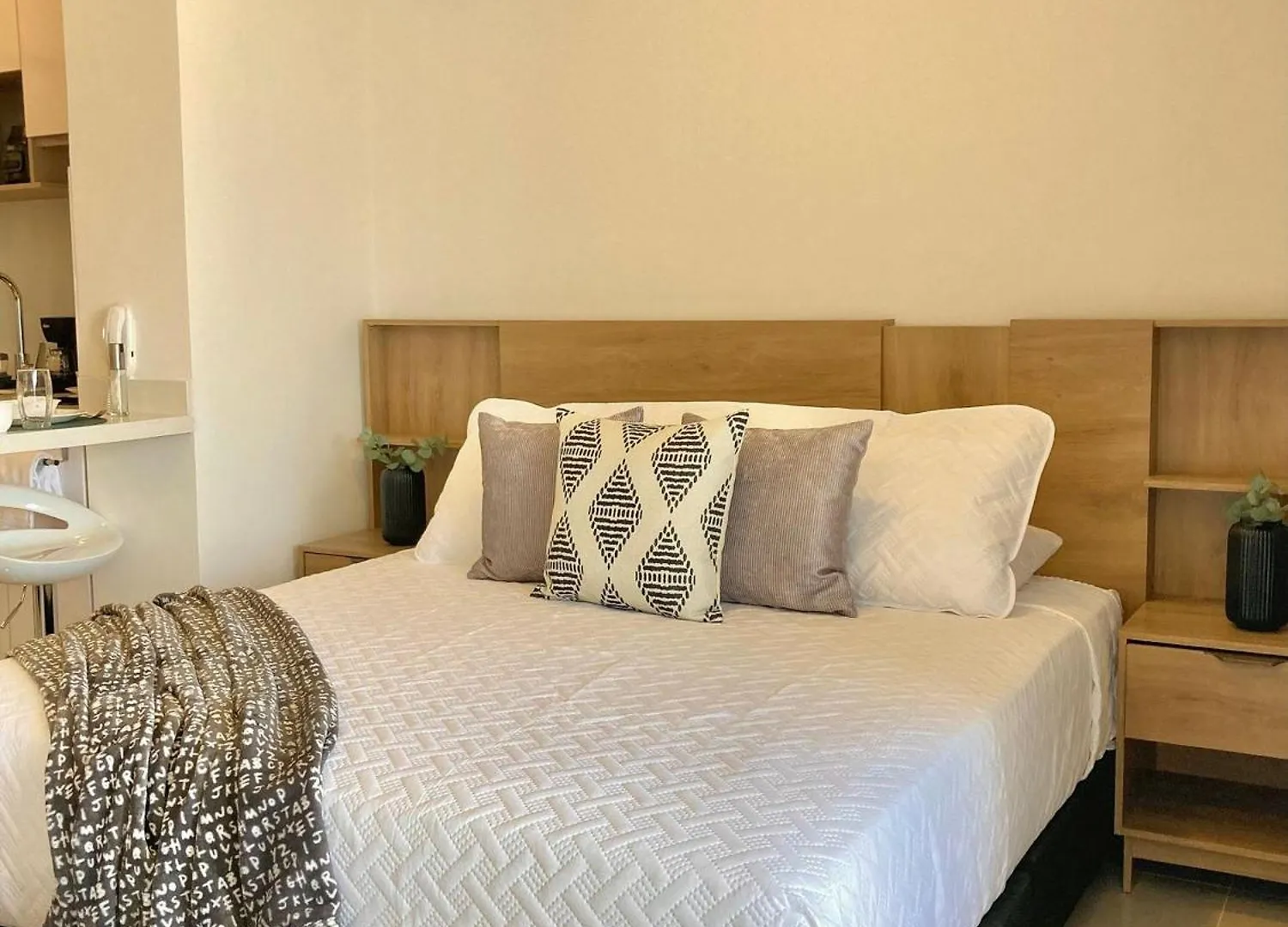 Cb1242 Crespo Suite Frente Aeropuerto Vista-Lago location